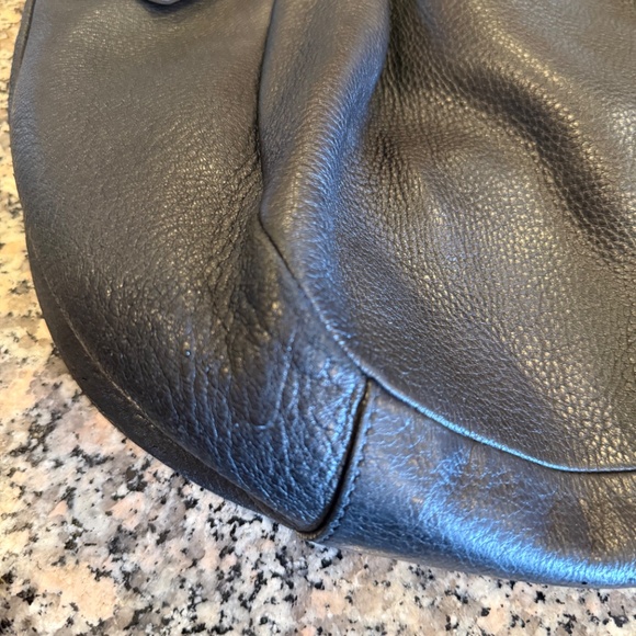 Authentic Prada Black leather bag with Silver hardware - Picture 5 of 16